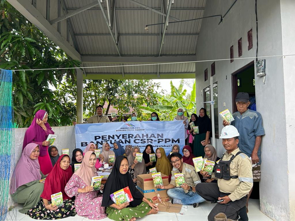 Tingkatkan Gizi Masyarakat Lingkar Tambang, Sebuku Coal Group Salurkan Susu