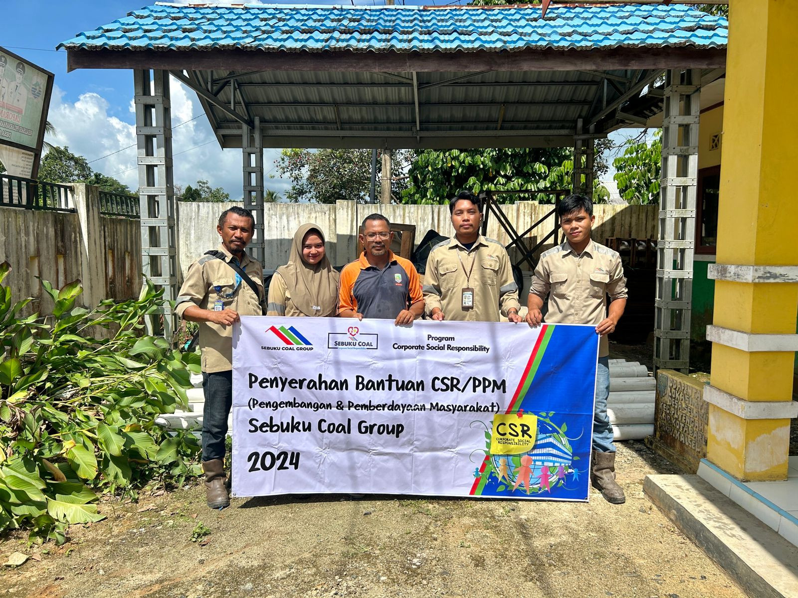 Cegah Stunting di Desa Binaan, CSR PT. STC Bantu Pembuatan Sarana Sanitasi MCK 25 Rumah
