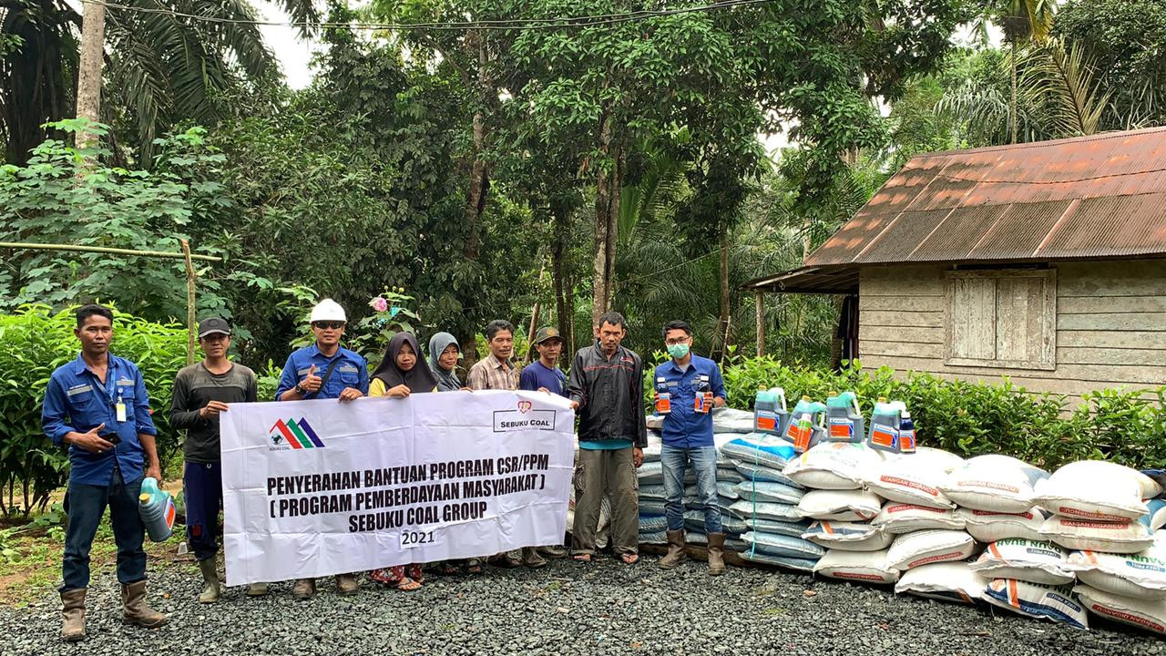 PT. STC Serahkan Bantuan Pupuk Sebanyak Dua Ton