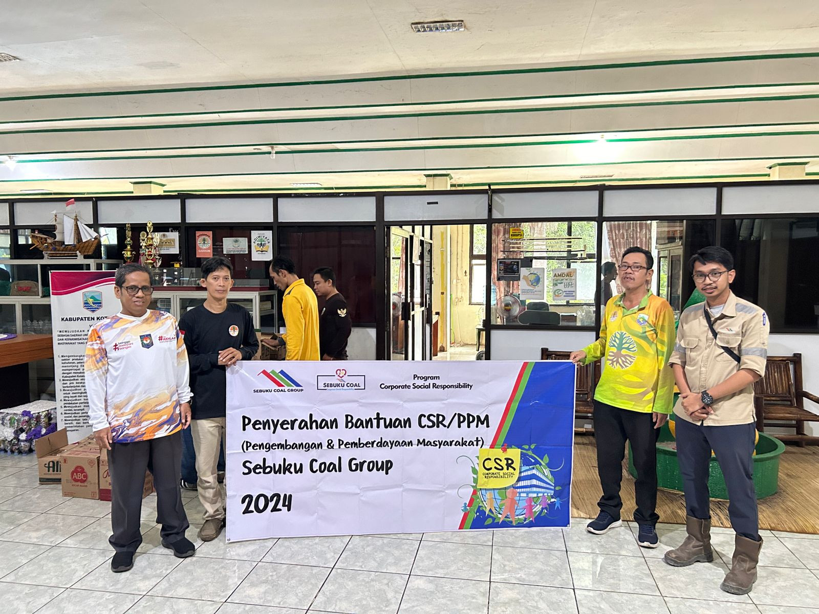 Menjelang Idul Fitri, Sebuku Coal Group Bagikan Parcel Lebaran