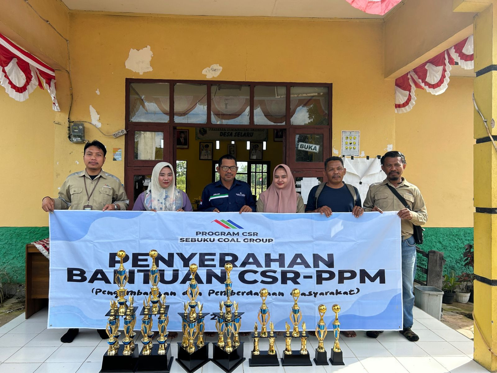 Jelang HUT RI ke-78, Sebuku Coal Group Salurkan Bantuan Untuk Desa Binaan
