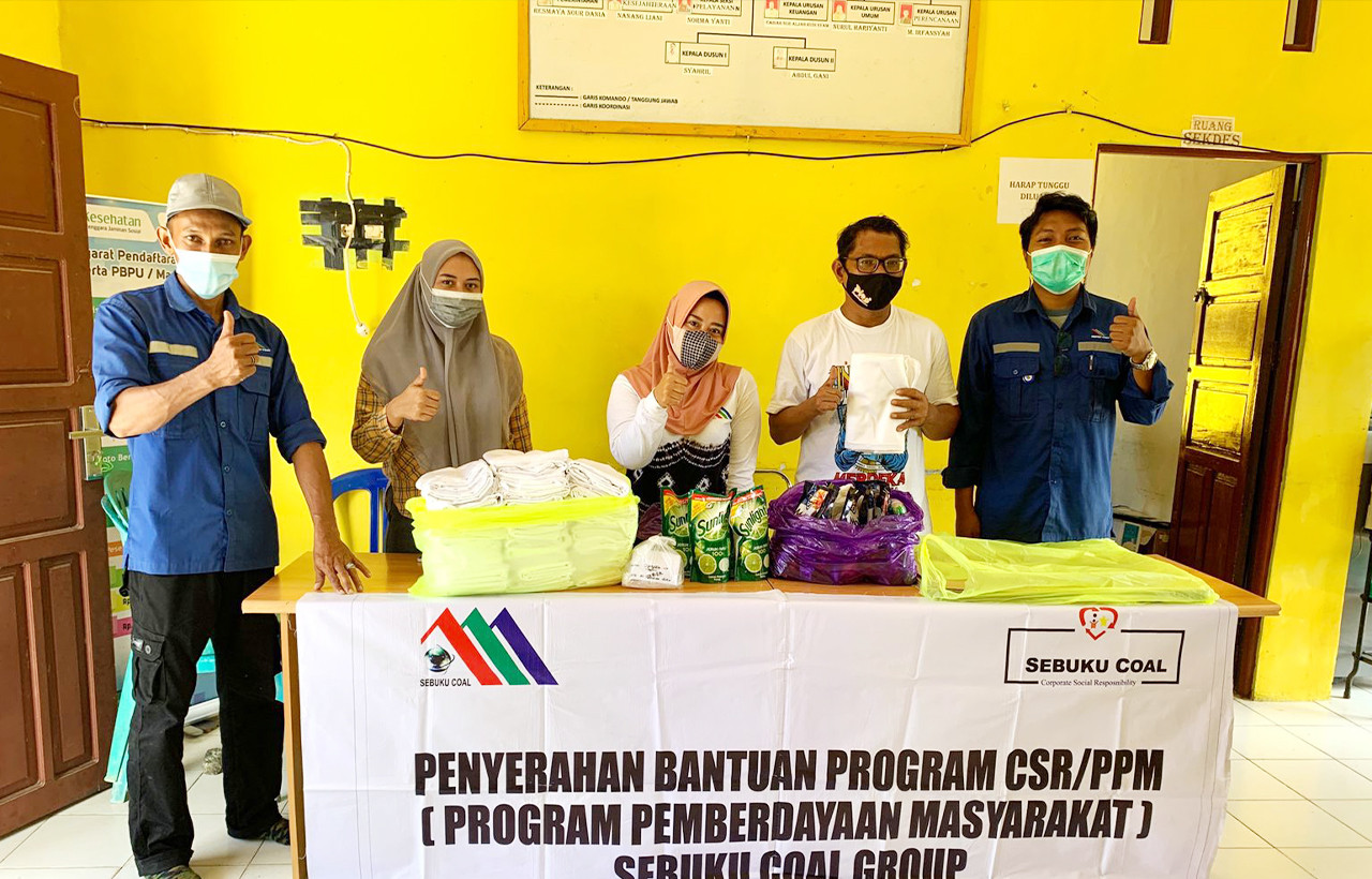 Bukti Tindak Lanjut Program CSR Pelatihan Pembuatan Sasirangan Dengan Menyerahkan Bantuan Peralatan 