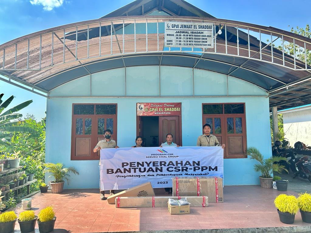 CSR Sebuku Coal Group Serahkan Bantuan Alat Musik untuk GPdI Mekarpura