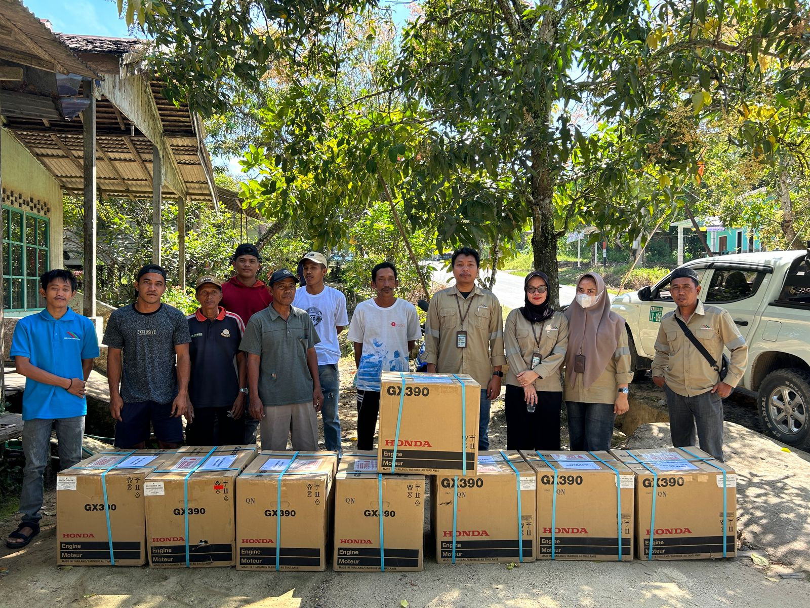 Dukung Aktifitas Ekonomi Nelayan, CSR Sebuku Coal Group Bantu Mesin Ketinting