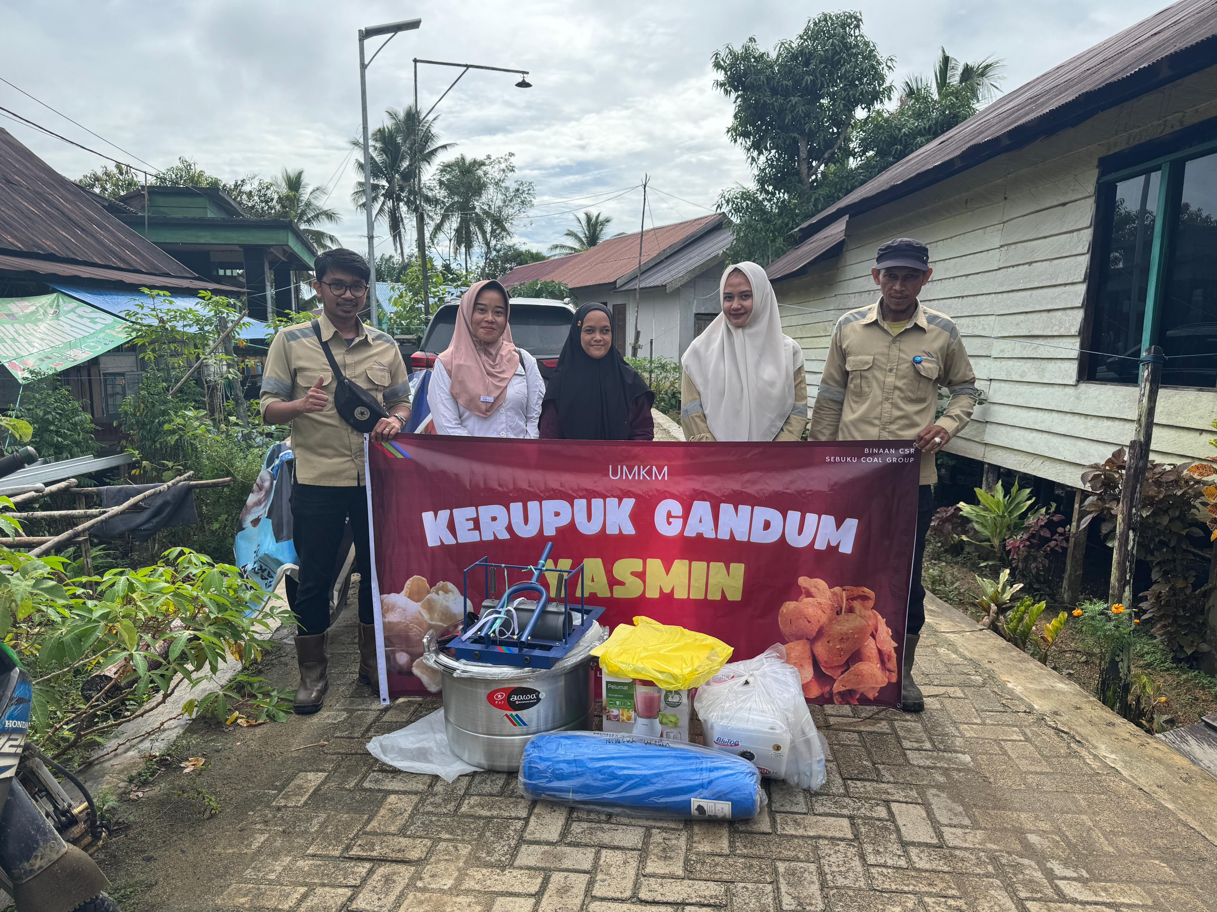 Dukung Pengembangan UMKM, CSR Sebuku Coal Group Serahkan Bantuan Peralatan